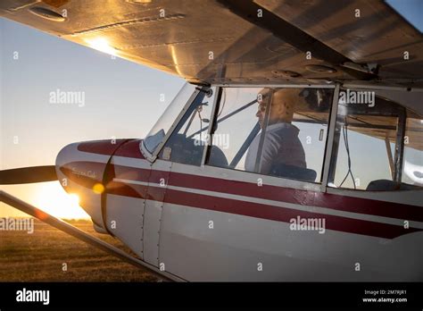 Cockpit piper super cub aircraft hi-res stock photography and images ...