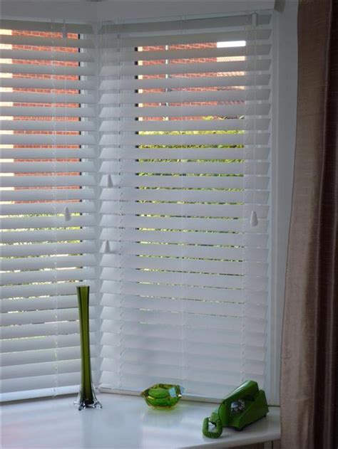 Venetian Blinds Bay Windows Fitting | Window Treatments Design Ideas