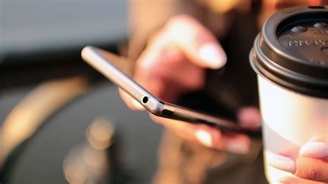 UAE ranks second in global mobile broadband speed test in December ...