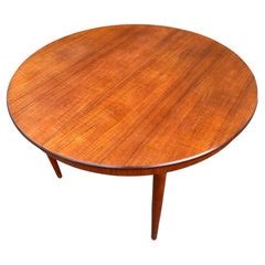 Round Dining Table with Two Leaves For Sale at 1stDibs