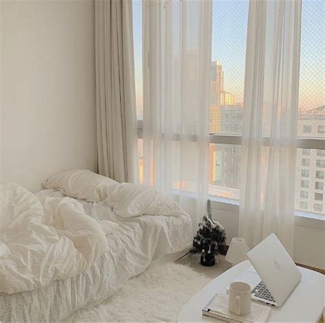 𝐌𝐞𝐫𝐞𝐥 𝐆𝐞𝐛𝐞 på Instagram: “Dreamy bedroom inspo ☁️” | Minimalist room, Room ideas bedroom, Room ...