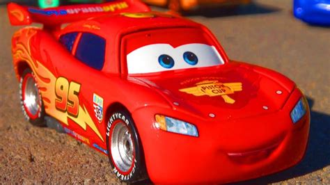 Disney Cars 2 Lightning McQueen Travel Wheels Exclusive Car Mattel Toys ...