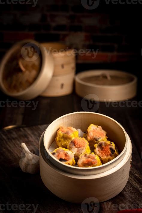 Traditional Hong Kong dim sum is a very delicious. 21626949 Stock Photo ...