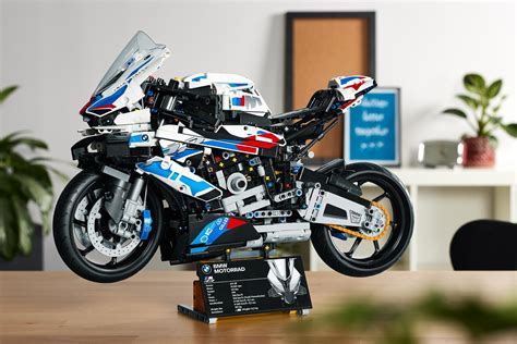 Lego Technic BMW M 1000 RR First Look [1,920-Piece Superbike Kit]