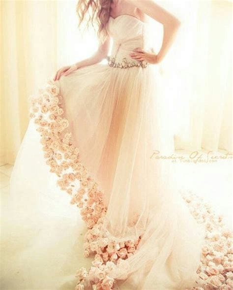 Fαshiση Gαlαxy 98 ☯: Unique 5 Frok wedding Dress