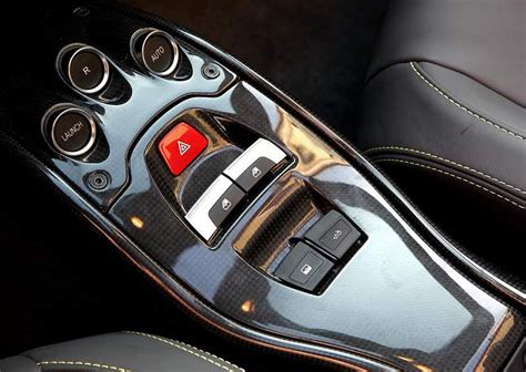 FERRARI 458 ITALIA - ferrari-458-spider_interior_2.jpg