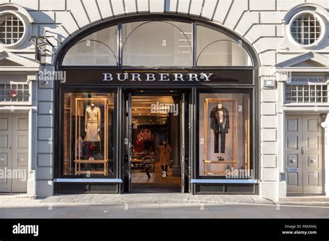 Burberry store london hi-res stock photography and images - Alamy