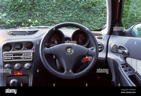 Alfa romeo 156 dashboard hi-res stock photography and images - Alamy