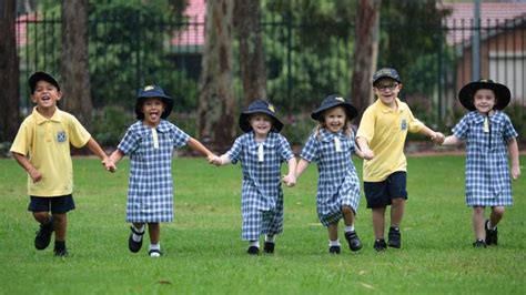 Double take as three sets of twins start kindergarten at St Andrews Public School | News Local