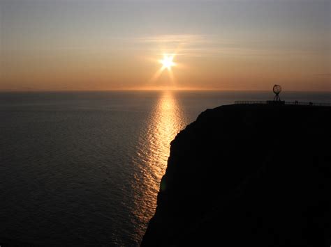 File:Midnight sun.jpg - Wikipedia