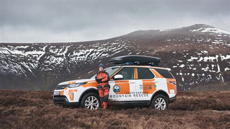 Mountain rescue in latest Land Rover Discovery - Land Rover Monthly