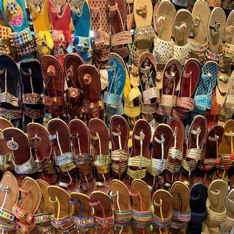 14 Best Markets For Street Shopping In Delhi & Their Best Finds | LBB