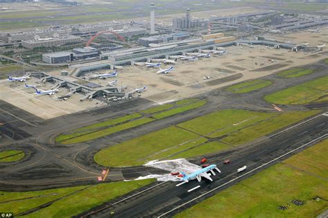 Korean Air evacuates 319 passengers and crew from Boeing 777 at Haneda Airport after engine fire ...