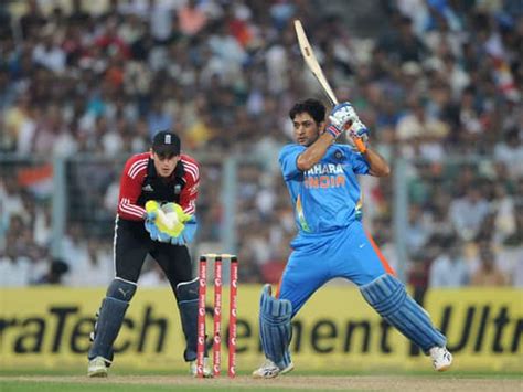 Dhoni half-century pushes India to 271 against England at Kolkata ...