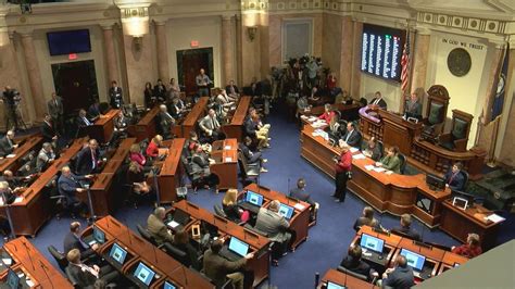 Last day of legislative session keeps KY lawmakers busy