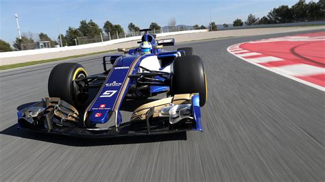 First contact - The Sauber C36 makes its track debut