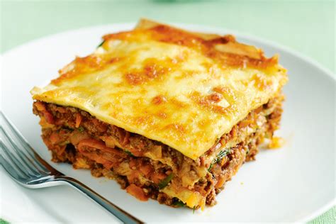 Cheesy beef and spinach lasagne | Recipe | Lasagne recipes, Lasagne ...