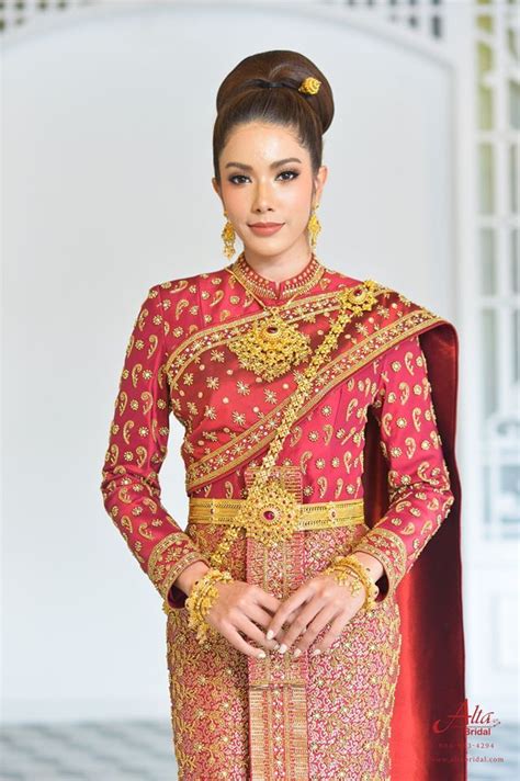 Thai traditional dress, Thailand. | Thai traditional dress, Thai ...