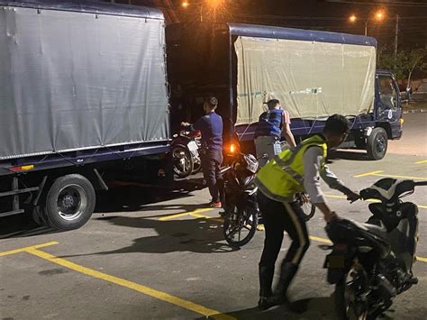 Mat rempit sent fleeing – on foot – as KK cops storm illegal racetrack ...