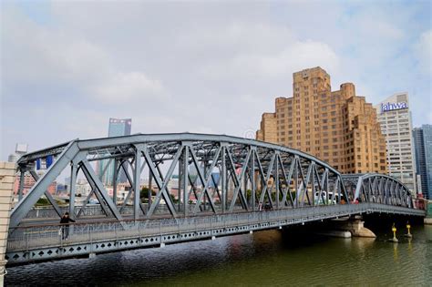 The Garden Bridge In Shanghai Editorial Photography - Image: 25101317