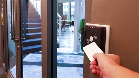 The flaws of RFID badges in access control - NineID®