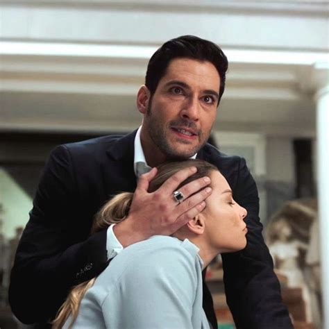 Lucifer protecting Chloe with his wings, one of the best scenes IMHO ...