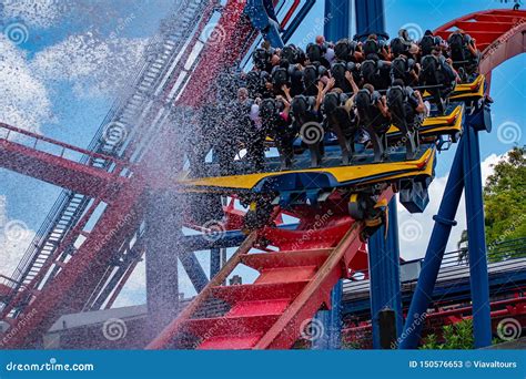 Sheikra Roller Coaster Splashing on Her Ride at Busch Gardens 3 ...