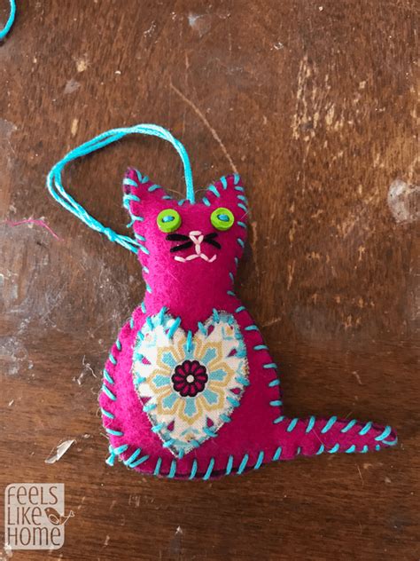 Felt Cat Ornament - DIY Christmas Ornaments for Kids (Free Printable ...