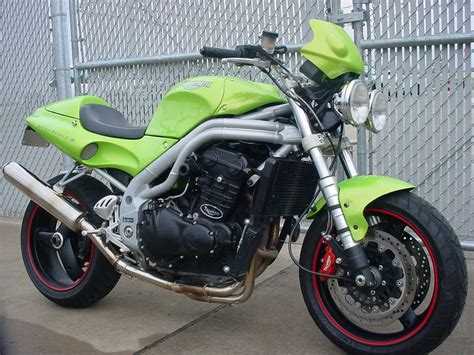 2000 Triumph Speed Triple - Moto.ZombDrive.COM