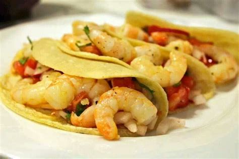 Tacos de camaron. Food Out, Good Food, Mexican Food Recipes, Ethnic Recipes, Shrimp Tacos ...