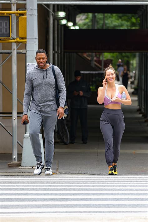 GMA host Michael Strahan's girlfriend Kayla Quick flaunts her curves in ...