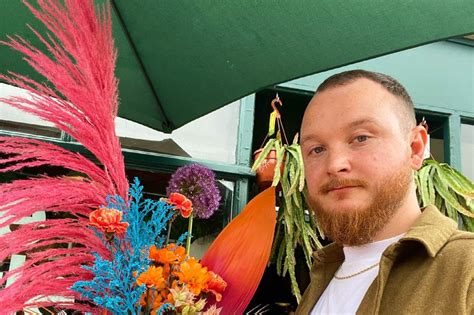 Meet Nottingham's contemporary florist who spray paints flowers - Living Flowers