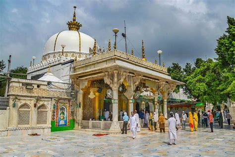 अन्य धार्मिक स्थलों से अजमेर की ख्वाजा साहब की दरगाह से तुलना नहीं की ...