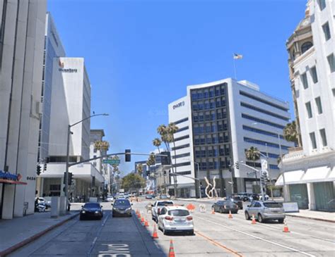 Color photo looking west along Wilshire Blvd toward Beverly Wilshire ...