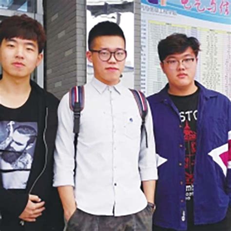 Chinese Good Samaritans help man down mountain, he pledges internships for their university as ...