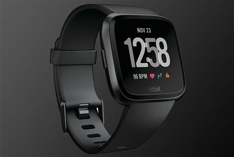 The hot new Fitbit Versa smartwatch with 4-day battery life just ...