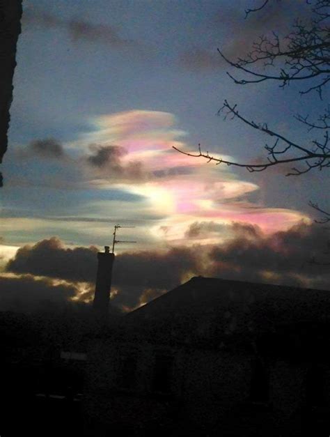 Iridescent clouds in Edinburgh : r/CLOUDS