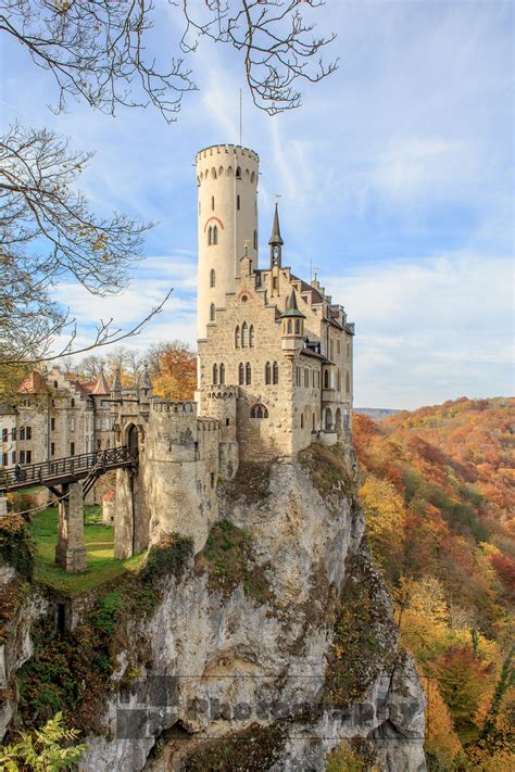 Schloss Lichtenstein bei Reutlingen in Herbstfarben