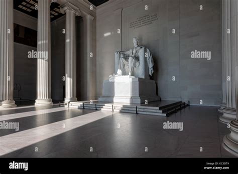 Inside the lincoln memorial hi-res stock photography and images - Alamy