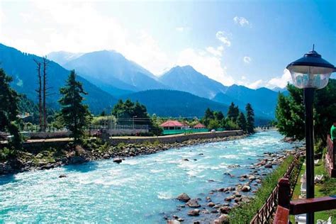 13 Best Places to Visit in Kashmir in Winter - Honeymoon Bug