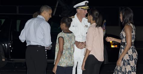 Obama hits the links in Hawaii