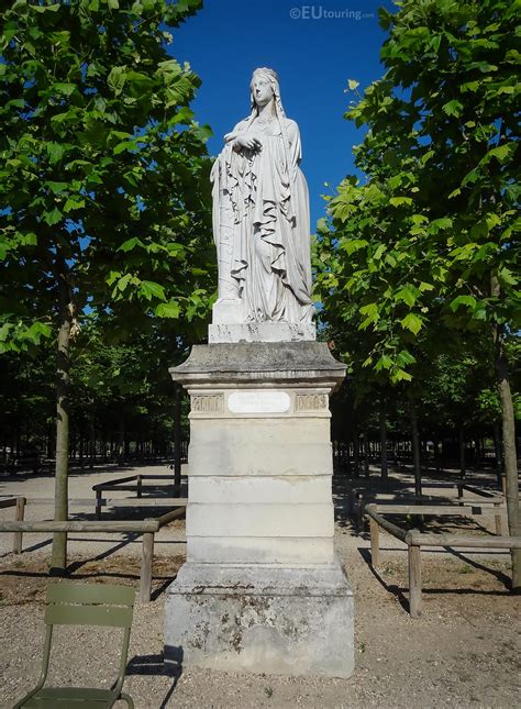 Photos of 1847 Sainte Clotilde statue in Jardin du Luxembourg - Page 409