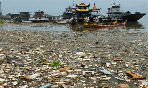 Growing Fear of Pollution in the Yangtze River – Suggestive.com ...