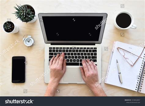 653,089 Typing in laptop Images, Stock Photos & Vectors | Shutterstock