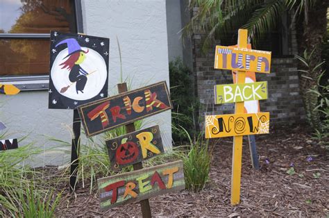 yard signs | Halloween yard, Halloween yard decorations, Halloween ...