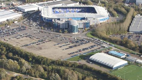 Reading FC plans homes and rink at Madejski Stadium - BBC News