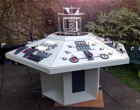 Doctor Who - 1960s TARDIS Console build | Doctor who, Tardis, Original ...