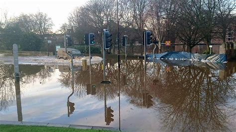 York floods latest: Army on streets sandbagging properties, residents ...