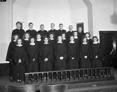 Calvary Evangelical Church Choir, May 1942 | Ann Arbor District Library