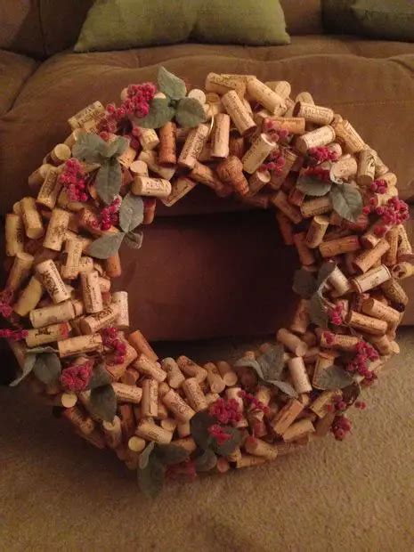 18 DIY Ideas to Make Wine Cork Wreaths